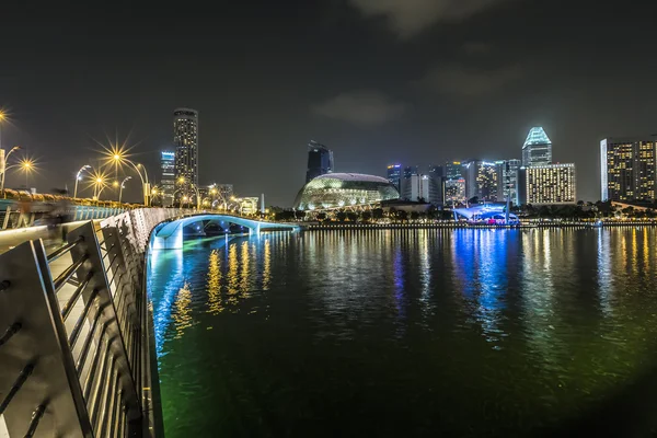 MARINA BAY SANDS, SINGAPORE NOVEMBER 05, 2015: Marina Bay waterf — Stock Photo, Image