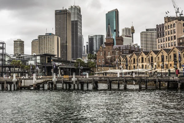 SYDNEY - OCTOBER 25:Ccircular Quay waterfront,  piers at cloudy — Stock Photo, Image