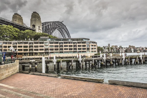 Sydney Harbour Bridge dans un lever de soleil de printemps calme à Sydney, Austr — Photo