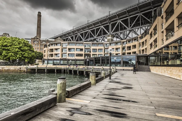 Sydney Harbour Bridge en un tranquilo amanecer primaveral en Sydney, Austr — Foto de Stock