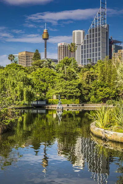 シドニー、オーストラリア - 10 月 27 日: 木陰のある公園 - recrea のための場所 — ストック写真