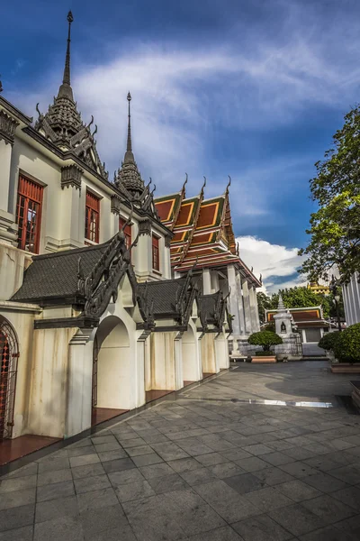 Wat Ratchanaddaram and Loha Prasat Metal Palace in Bangkok, Thai — стоковое фото