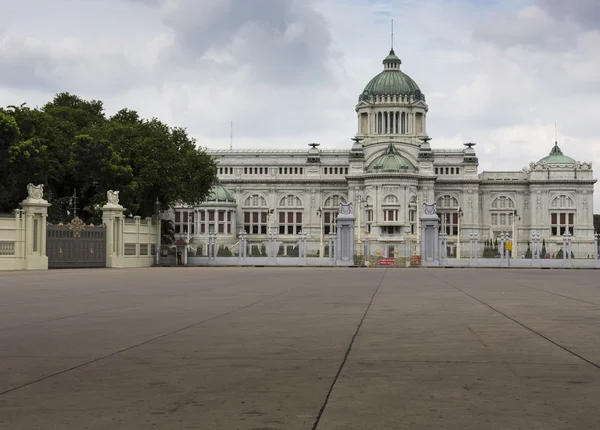 Ananta Samakhom Palace tahta Thai Royal Dusit Palace adlı salonda — Stok fotoğraf