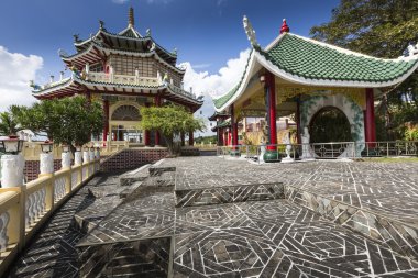 Cebu, Philip Taoist tapınakta Pagoda ve ejderha heykeli