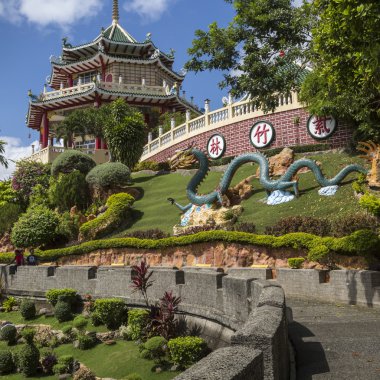 Cebu, Philip Taoist tapınakta Pagoda ve ejderha heykeli