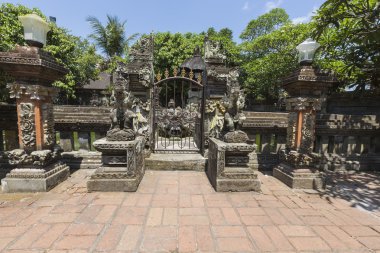 Bali, Endonezya güzel güneşli bir tapınakta