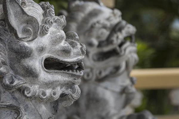 Pagode en dragon beeldhouwkunst van de Taoïstische tempel in Cebu, Philip — Stockfoto