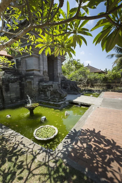 Temple in Bali, Indonesia on a beautiful sunny day — Stock Photo, Image