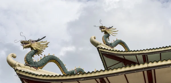 Pagoda and dragon sculpture of the Taoist Temple in Cebu, Philip — Stock Photo, Image