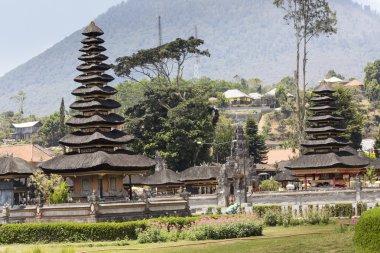 Endonezya 'daki Beratan Gölü Ulun Danu Tapınağı