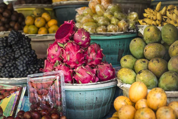 Open air fruit market in the village in Bali, Indonesia. — Stock Photo, Image