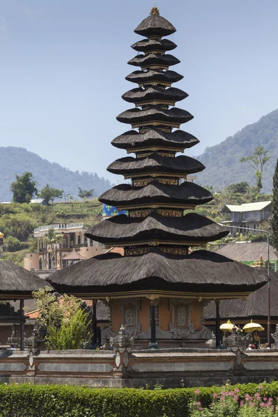 Híres templom beratan-tó partján, Bali, Indonézia — Stock Fotó
