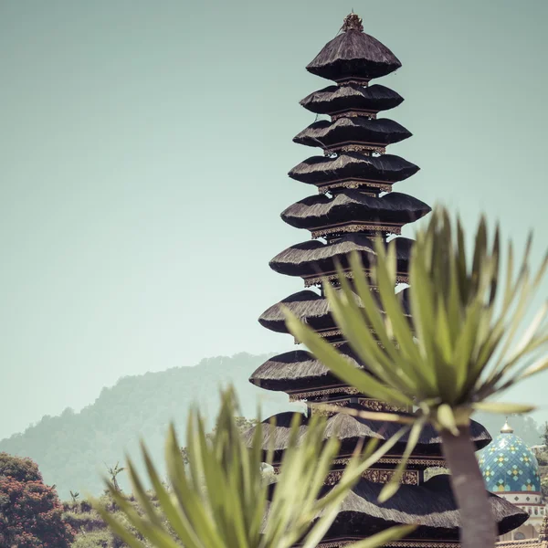 Beratan 湖，印尼巴厘岛著名的庙宇 — 图库照片