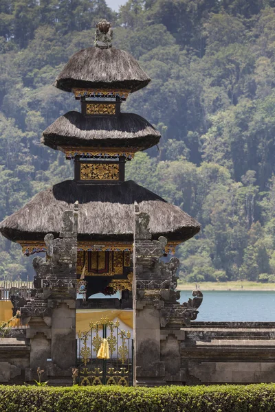 Beratan 湖，印尼巴厘岛著名的庙宇 — 图库照片