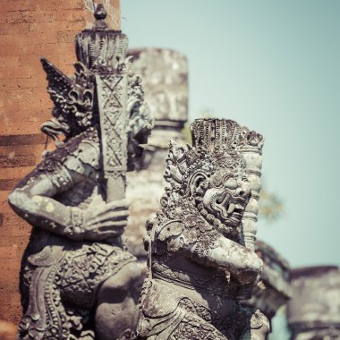 Bali, Endonezya güzel güneşli bir tapınakta