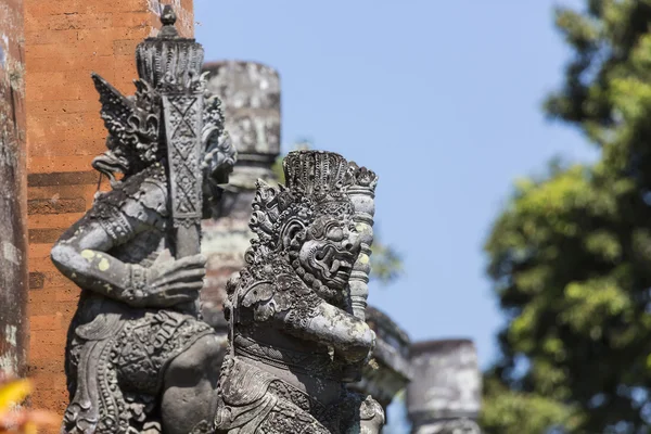 Templo en Bali, Indonesia en un hermoso día soleado —  Fotos de Stock