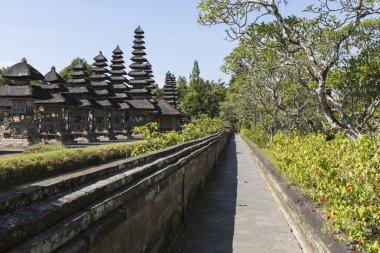 Bali, Endonezya güzel güneşli bir tapınakta