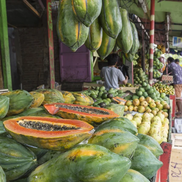 Papaya tropikal Market Yogjakarta, Endonezya.