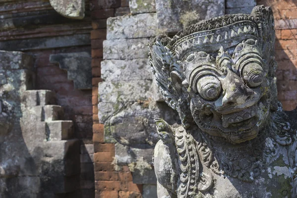 Bali, Endonezya güzel güneşli bir tapınakta