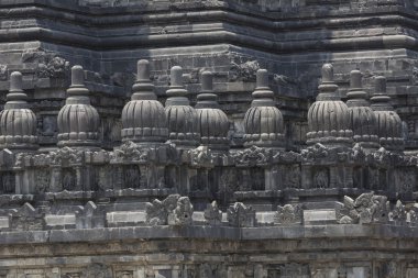 Endonezya 'daki Java adasında Yogyakarta yakınlarındaki Prambanan tapınağı