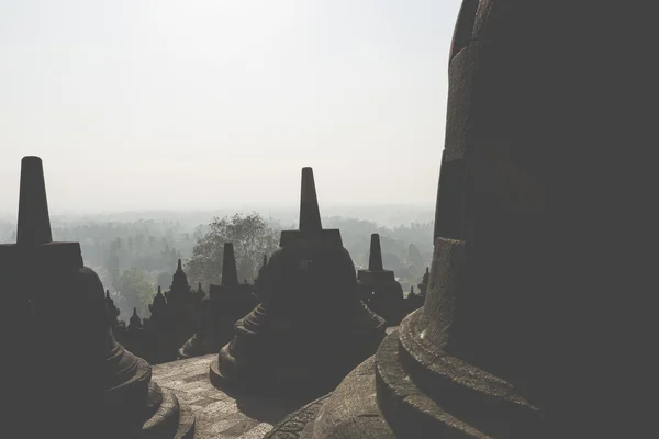 Боробудур храм комплекс на острове Ява в Индонезии в т — стоковое фото