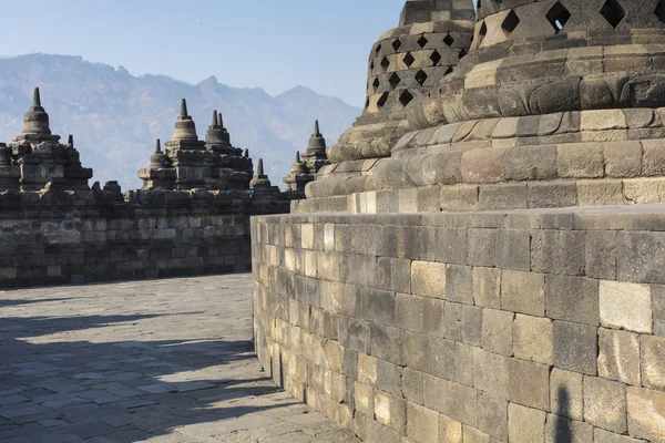 Borobudur templet komplex på ön Java i Indonesien i t — Stockfoto