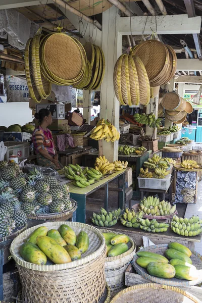 Utomhus frukt marknad i byn — Stockfoto