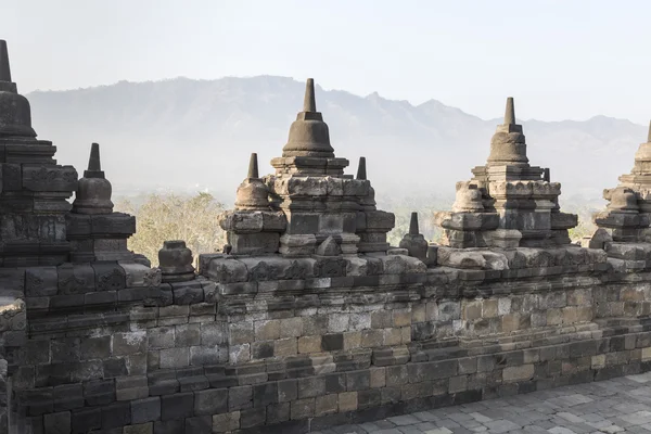 Borobudur templet komplex på ön Java i Indonesien i t — Stockfoto