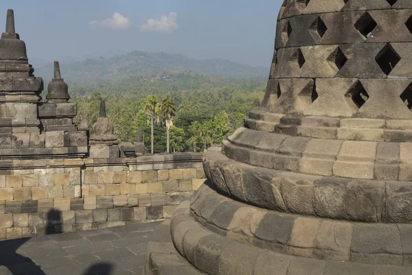 Complexo templo Borobudur na ilha de Java, na Indonésia, em t — Fotografia de Stock