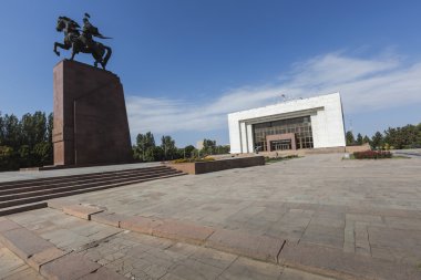  Anıt Ala-çok meydanında Manas Destanı. Bişkek 