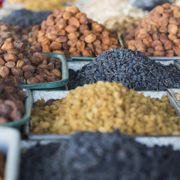 Frutas secas e especiarias como caju, passas, cravo, anis, etc. . — Fotografia de Stock