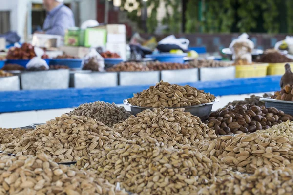 Przyprawy i warzywa w workach na lokalny Bazar w dziedzinie BHP. Kirgistan — Zdjęcie stockowe