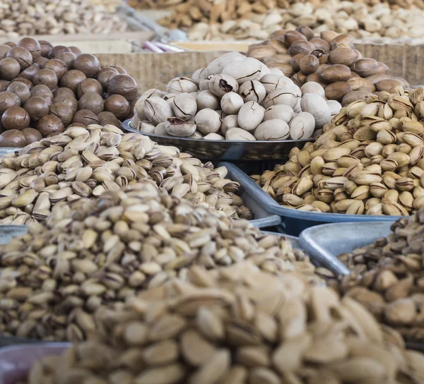 Gewürze und Gemüse in Tüten auf dem örtlichen Basar in Osch. Kirgisistan — Stockfoto