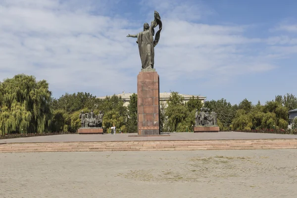 Revolution.Kyrgyzstan の戦闘機の記念碑. — ストック写真
