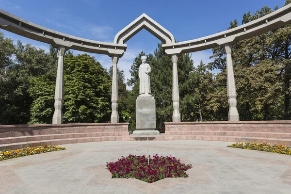 Памятник Курманжану Датке. Бишкек. Кыргызстан . — стоковое фото