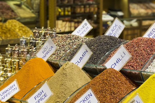 Turquia, Istambul, Bazar de especiarias, especiarias turcas para venda — Fotografia de Stock