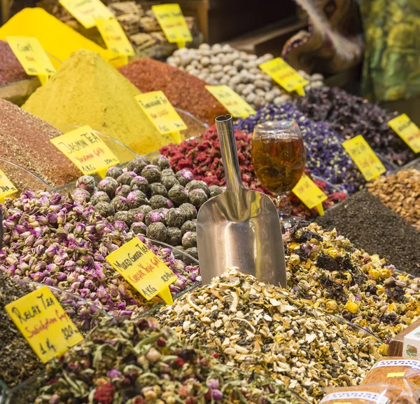Loja de chá em Grand Bazaar, Istambul, Turquia . — Fotografia de Stock