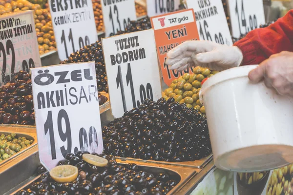 Teeladen im großen Basar, Istanbul, Türkei. — Stockfoto