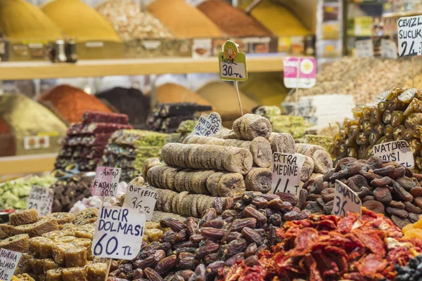 Berühmte türkische Köstlichkeiten auf dem Markt — Stockfoto