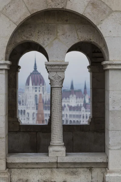 БУДАПЕСТ, ХАНГАРИЯ - 10 ДЕКАБРЯ 2015 г.: Парламент Будапешта, c — стоковое фото