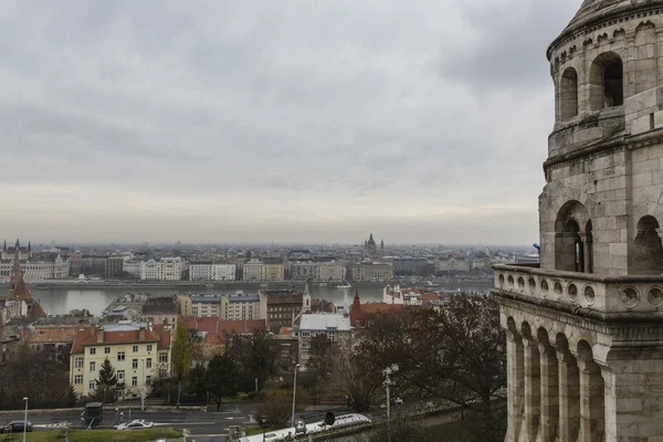Budapest, Węgry - 10 grudnia 2015: Baszta Rybacka w Bu — Zdjęcie stockowe
