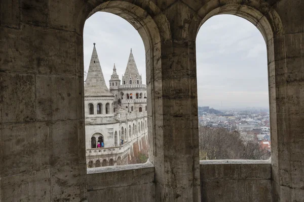 БУДАПЕСТ, ХАНГАРИЯ - 10 ДЕКАБРЯ 2015 г.: Рыбацкий бастион в Бу — стоковое фото