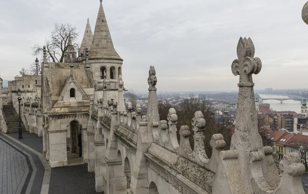 БУДАПЕСТ, ХАНГАРИЯ - 10 ДЕКАБРЯ 2015 г.: Рыбацкий бастион в Бу — стоковое фото