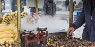 Istanbul Street lezzetli kavrulmuş kestane.