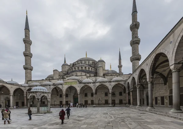 Istanbul, Türkiye - 13 Aralık 2015: Sultanahmet Camii, (Sultanahmet'in