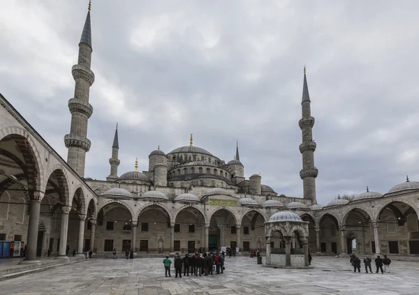 ISTANBUL, TURQUÍA - 13 DE DICIEMBRE DE 2015: La Mezquita Azul, (Sultanah — Foto de Stock