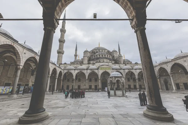 Istanbul, Türkiye - 13 Aralık 2015: Sultanahmet Camii, (Sultanahmet'in