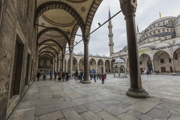 ISTANBUL, TURQUÍA - 13 DE DICIEMBRE DE 2015: La Mezquita Azul, (Sultanah — Foto de Stock
