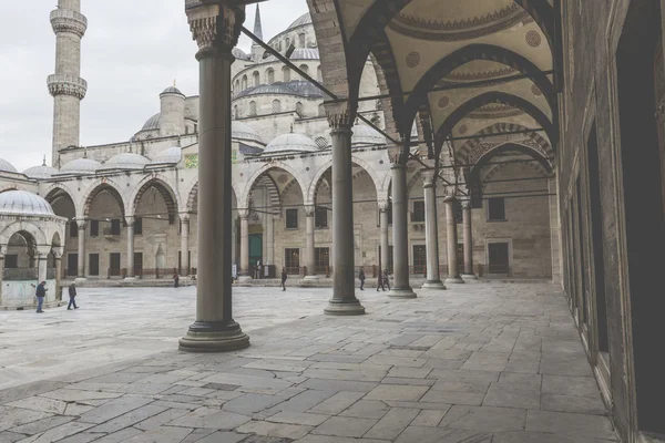 ISTANBUL, TURQUÍA - 13 DE DICIEMBRE DE 2015: La Mezquita Azul, (Sultanah — Foto de Stock