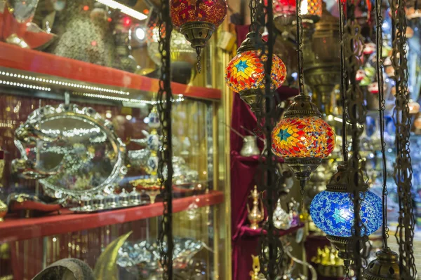 Různé staré lampy na velký Bazar v Istanbulu — Stock fotografie